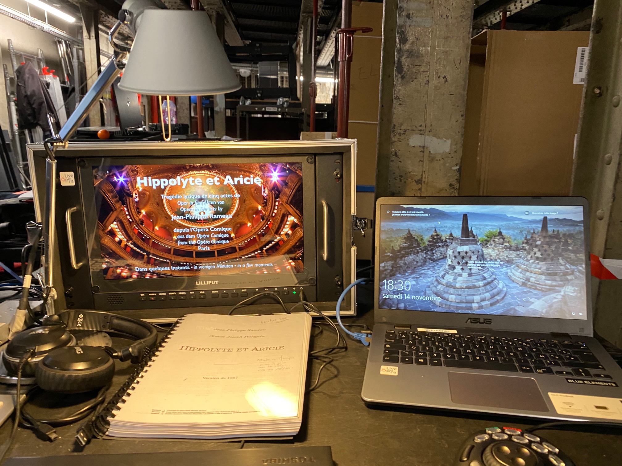 A score and monitors backstage during Hippolyte et Aricie